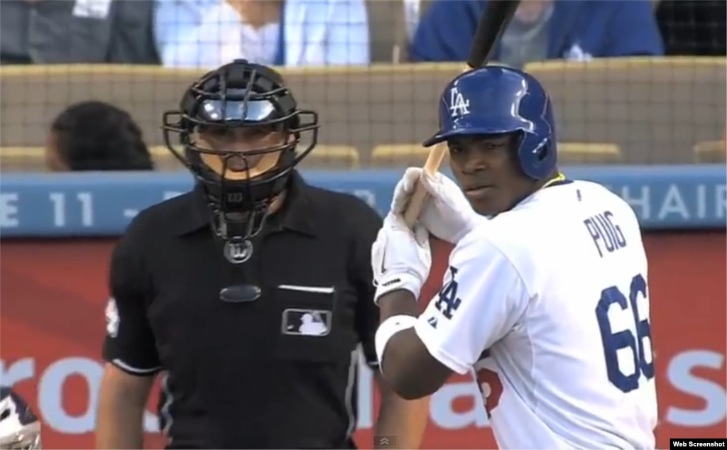 El cubano Yasiel Puig batea para .319, con 13 jonrones y 30 dobles (hasta el 1 de agosto de 2014).