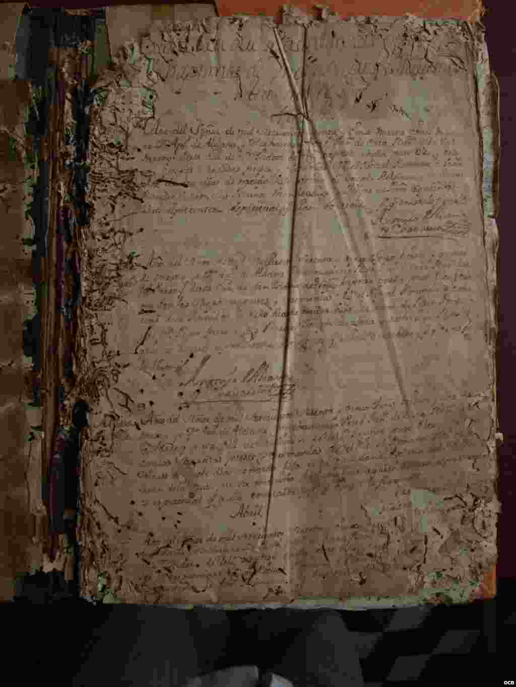 Documentos originales de archivos parroquiales de Cuba y del Archivo de Indias, España.