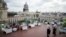 Turistas en la azotea del Gran Hotel Manzana, en La Habana. (REUTERS/Alexandre Meneghini)
