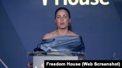 Rosa María Payá recibió el Alfred Moses Liberty Award de Freedom House, en reconocimiento a su defensa de los presos políticos en Cuba.