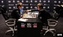 (i-e) Karjakin y Carlsen.