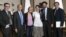 La bloguera cubana Yoani Sánchez (3d), que ha visitado que hoy el Congreso de los Diputados, posa con los representantes de la Comisión de Asuntos Exteriores de la Cámara Baja, a excepción de Izquierda Unida, con los que ha mantenido una reunión. EFE/Juan