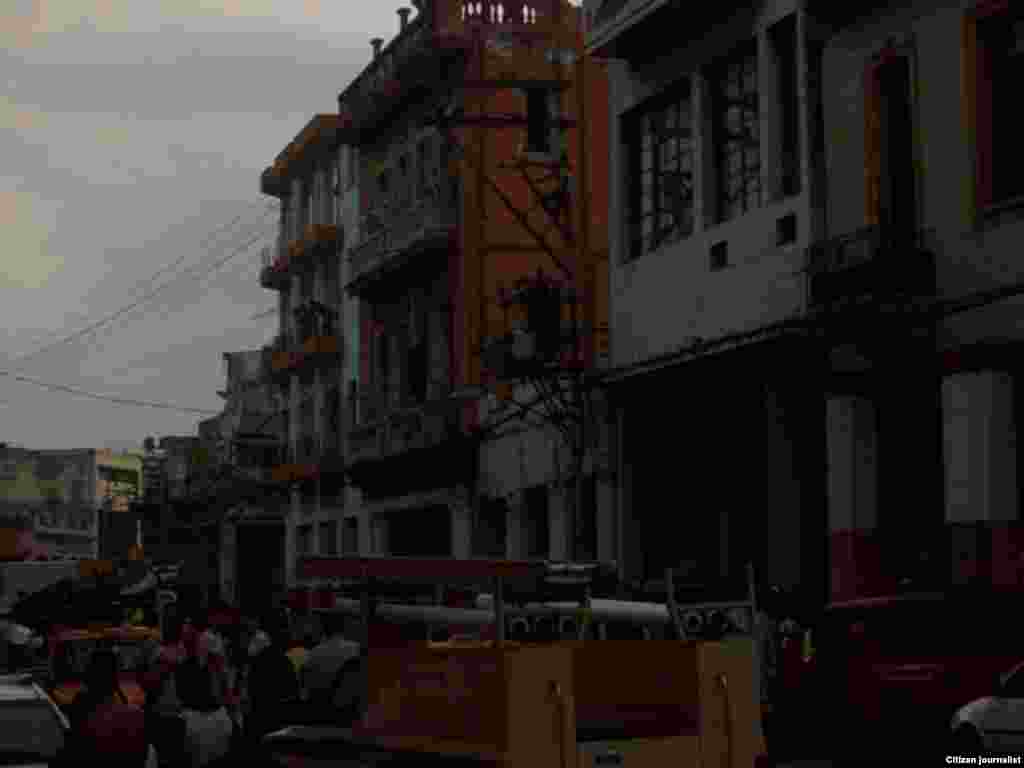 Reporta Cuba /Rescate a ciudadano /Haban Vieja / Foto Vladimir Turró