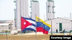 Refinería de Cienfuegos: la reanudación del envio de crudo ligero venezolano resultaría en una recuperación de las ventas cubanas de derivados.