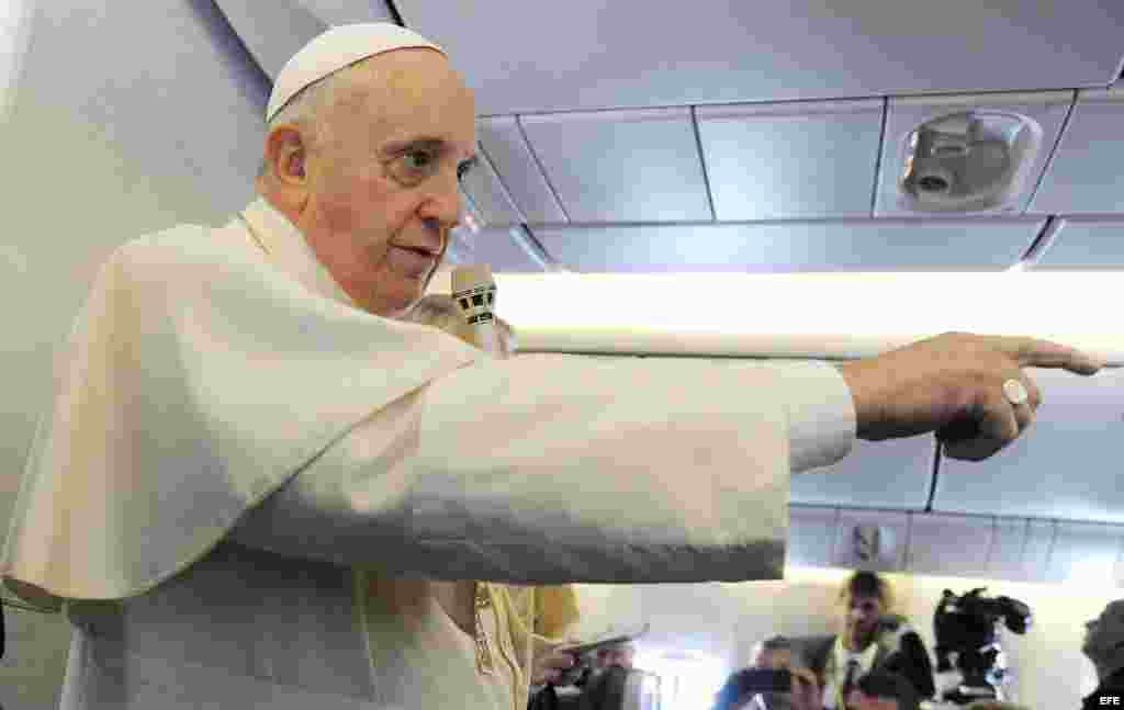 EL PAPA REGRESA A ROMA TRAS SU VIAJE A COREA DEL SUR