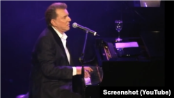 El legendario compositor y cantante Meme Solís será galardonado por su trayectoria artística de más de seis décadas.