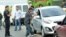 Policía hondureña buscan huellas en el vehículo donde se movilizaba el periodista Alfredo Villatoro.