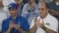 El líder opositor Henrique Capriles (i) y el diputado de la Asamblea Nacional (AN) venezolana Julio Borges (d), durante un "Acto de Desagravio" a los legisladores opositores agredidos en la AN. 