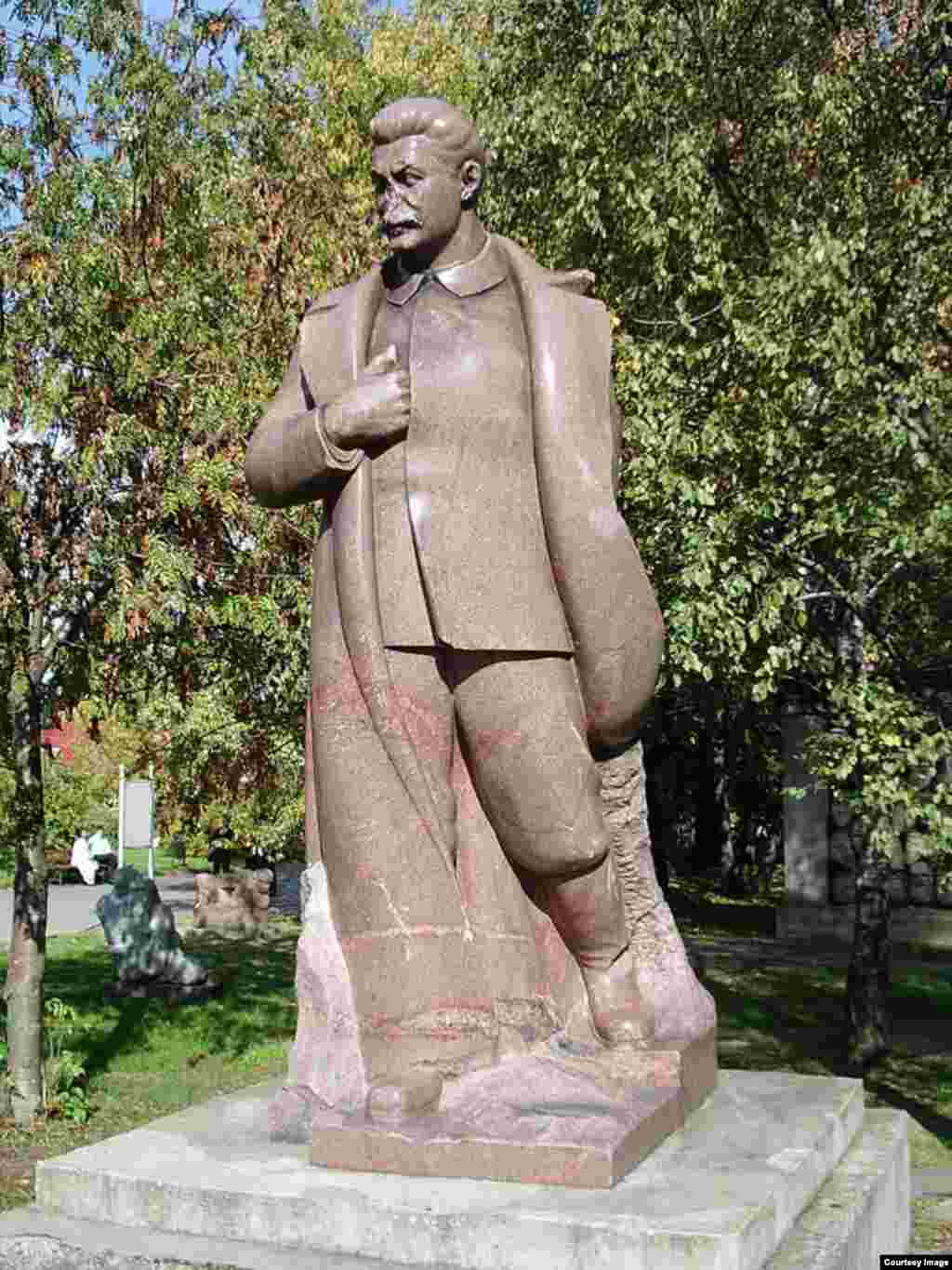 Estatua de Stalin en el Museum de Moscú. 