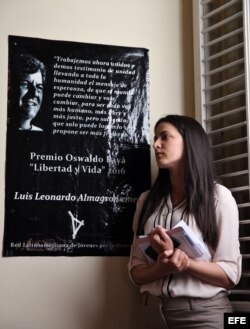 Rosa María Payá habla durante un homenaje a su padre, el fallecido disidente Oswaldo Payá, en la entrega del premio que lleva su nombre
