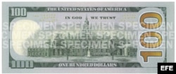 Fotografía cedida por la Reserva Federal estadounidense del nuevo billete de 100 dólares.