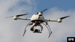 Dron civil exhibido en la Feria Europea UAV en Bordeaux-Merignac (Francia) en septiembre de 2014. 