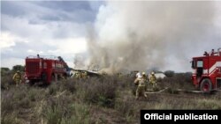 Rescatistas trabajan en la escena del accidente. (Protección Civil de Durango)