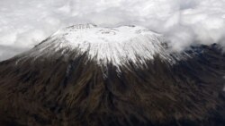Escalan el Kilimanjaro, África, a beneficio de hijos de disidentes cubanos 