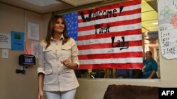La primera dama Melania Trump visita el centro para niños inmigrantes en McAllen, Texas, Upbring New Hope.