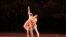 Fotografía donde se aprecia a Lorena Feijoo y Rolando Sarabia en un momento de la interpretación de Don Quijote con el Ballet Clásico Cubano de Miami. Foto de archivo