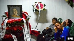 Familiares se despiden de Yunaisi Pelegrino, víctima del accidente aéreo en Cuba