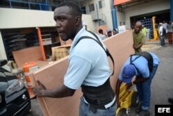 Jamaica refuerza los preparativos ante el paso del huracán Matthew