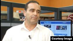 Doctor Eduardo Cardet, coordinador del MCL, en la redacción de martinoticias.com. 