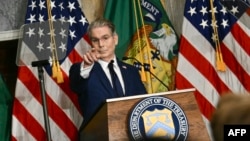 Secretario del Tesoro de EEUU, Scott Bessent, durante la conferencia de prensa este lunes en Washington