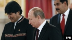 Los presidentes de Bolivia, Evo Morales (i), de Rusia, Vladímir Putin (c), y de Venezuela, Nicolás Maduro (d), asisten al Foro de los Países Exportadores de Gas (FPEG). 