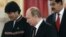 Los presidentes de Bolivia, Evo Morales (i), de Rusia, Vladímir Putin (c), y de Venezuela, Nicolás Maduro (d), asisten al Foro de los Países Exportadores de Gas (FPEG).  