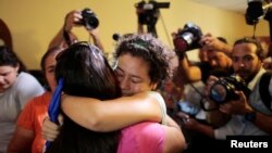 María Adilia Peralta, identificada como una de las detenidas en las protestas contra Ordtega, fue liberada el 20 de mayo en la prisión La Esperanza, en Masaya, Nicaragua. (reuters).