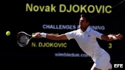 El serbio Novak Djokovic avanzó a octavos de final en Wimbledon.