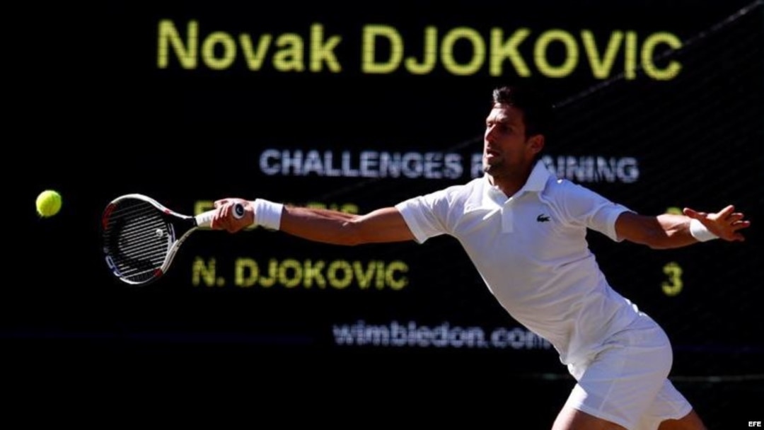 El serbio Novak Djokovic avanzó a octavos de final en Wimbledon.