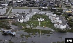 Captura de vídeo que muestra los daños registrados en edificios residenciales de áreas inundadas tras el huracán Harvey en Houston.