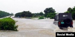 Una carretera inundada en la región central de Cuba por las lluvias de la tormenta "Alberto"