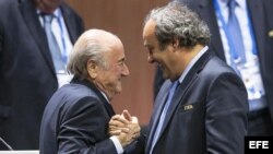 De izquierda a derecha, Blatter y Platini.