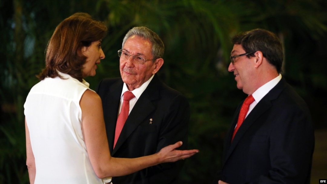 Canciller colombiana asistió a firma de acuerdo con las FARC en La Habana.