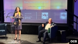 Janisset Rivero durante el evento en el Museo Americano de la Diaspora Cubana.