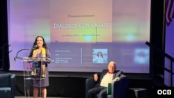Janisset Rivero durante el evento en el Museo Americano de la Diaspora Cubana.
