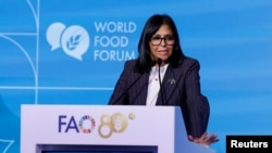 La presidenta interina de Venezuela, Delcy Rodríguez, interviene durante el Foro Mundial de la Alimentación en la sede de la Organización de las Naciones Unidas para la Alimentación y la Agricultura (FAO) en Roma, Italia, el 12 de octubre de 2026. REUTERS/Remo Casilli