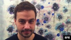 El artista cubano afincado en Nueva York Leslie Sardiñas presenta su exposición "Aguas Malas", un viaje interior, simbólico y casi onírico que encalla a medio camino entre La Habana y Florida.