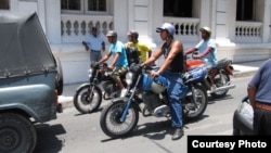 En Santiago de Cuba ruedan unas 16.000 motos y se calcula que la mitad son alemanas.