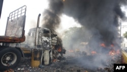 Uno de los camiones incendiados en el Puente Internacional Francisco de Paula Santander, entre Cúcuta en Colombia y Ureña en Venezuela, el 23 de febrero de 2019.