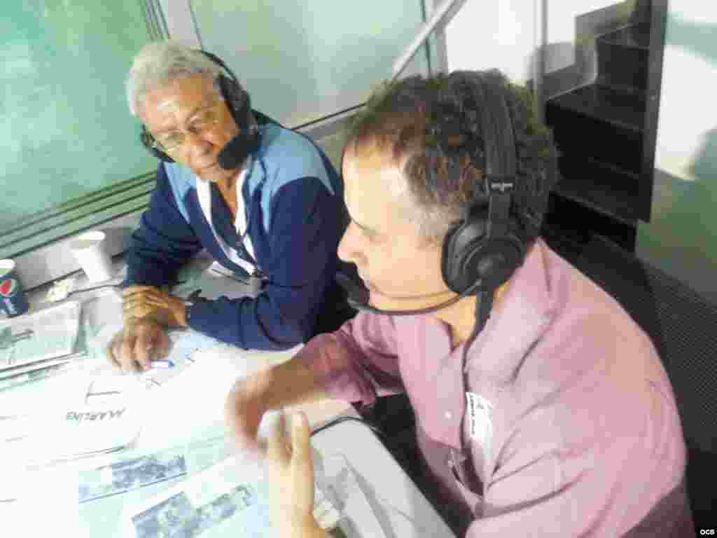 El Guajiro Peña junto al Director de los Martí, Carlos García. Foto/ Hector Carrillo