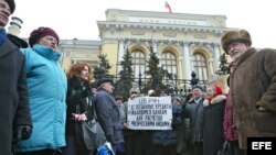 Protesta frente al Banco Central de Rusia en Moscú (Archico)
