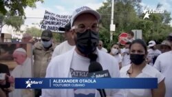 Cubanos protestan en la Arquidiócesis de Miami por actitud del Papa frente al régimen cubano