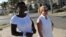Berta Soler (i) y Laura Pollán (d), integrantes de las Damas de Blanco