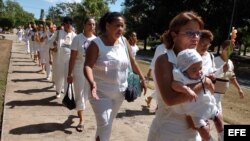 Damas de Blanco en foto de archivo