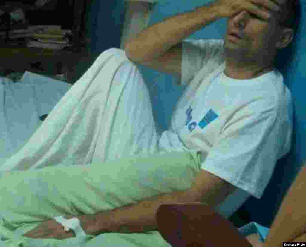Jos&eacute; Daniel Ferrer en su casa en Palmarito de Cauto tambi&eacute;n en huelga de hambre en apoyo a Luis Enrique Lozada Igarza.