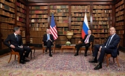 Cumbre en Ginebra, de izq. a der. Antony Blinken, Presidente Joe Biden, Vladimir Putin presidente ruso y Sergei Lavrov. Foto: REUTERS/Kevin Lamarque.