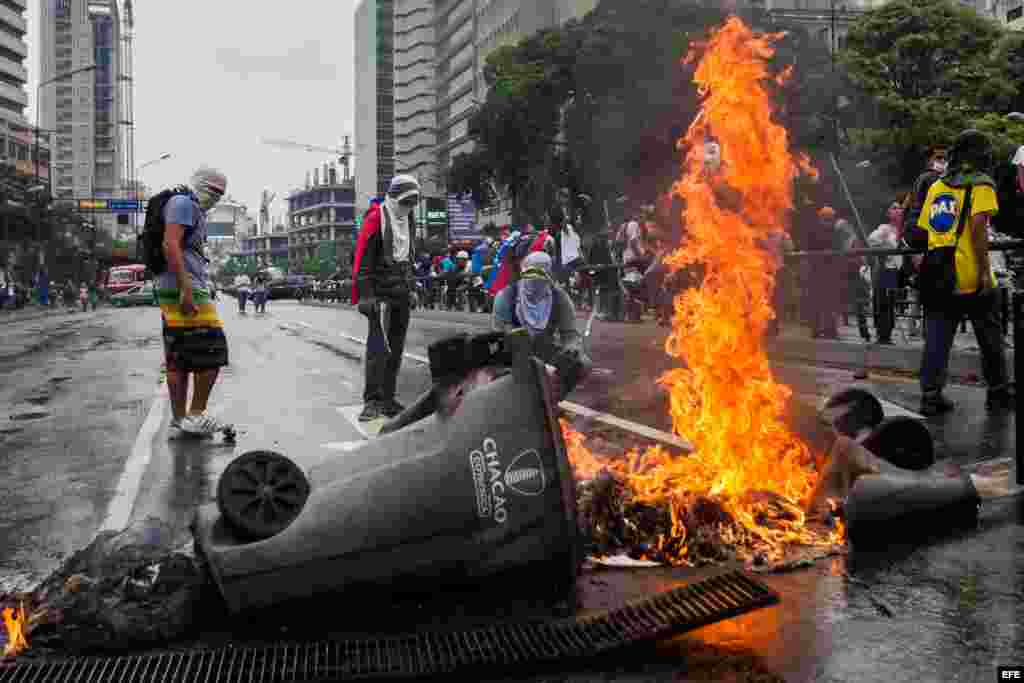 Manifestantes opositores al gobierno del presidente venezolano Nicolás Maduro