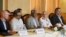 Kofi Annan (c), ex secretario general de la ONU; Humberto de la Calle (2-d), jefe de la delegación del Gobierno colombiano; Luciano Marín Arango, alias Iván Márquez (2-i), jefe del equipo de las FARC en diálogos de paz; y los garantes en las negociaciones, Rodolfo Benítez (d) de Cuba y Dag Nylander (i) de Noruega.