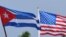 Las banderas de Cuba y Estados Unidos.