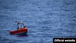 La Guardia Costera rescató a 8 personas del agua aproximadamente a 16 millas al sur de Key West, el 27 de mayo.
